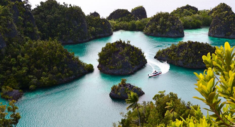 Judul: 5 Tempat Wisata Terbaik di Indonesia yang Wajib Dikunjungi